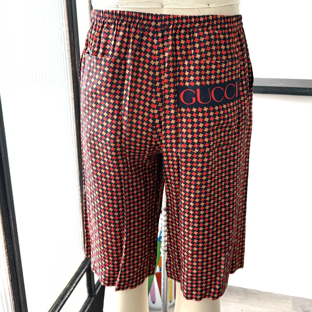 Gucci 672698 Men's Pop Shorts on Cloth, Red print with logo, Gucci 46 (US 30)